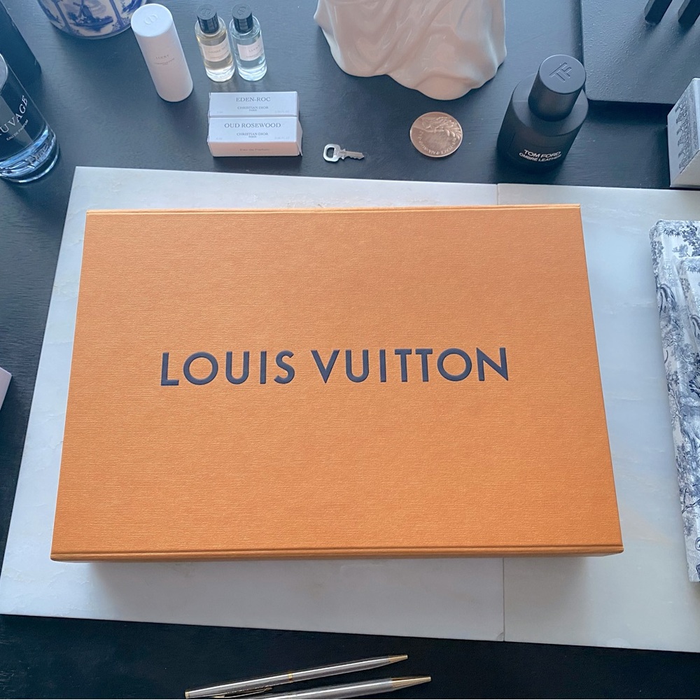 MAGNETIC CLOSURE LOUIS VUITTON BOX